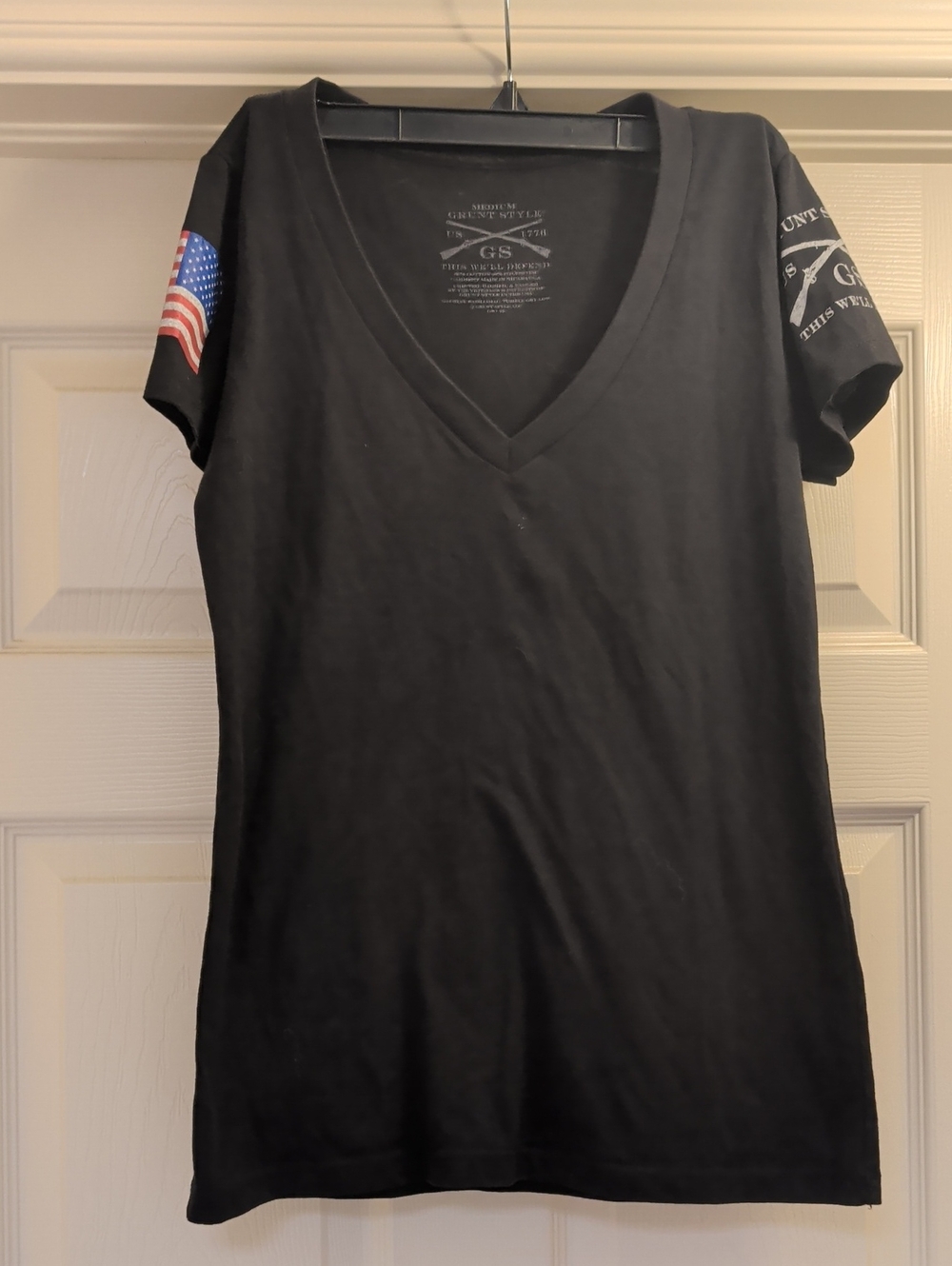 Black  Grunt Style V-Neck Tee with One Sleeve Flag